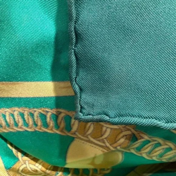 Hermès Eperon d'Or Silk Scarf Carré 90 Green Gold Vintage – Fading / Wear - Picture 6 of 7